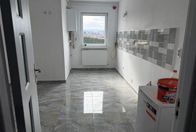 Apartament cu 3 camere semidecomandat în Florești - 2