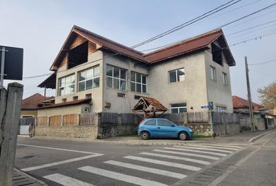 Casă cu 4 camere în Central - 1