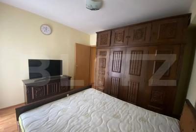 Apartament cu 3 camere decomandat în Girocului