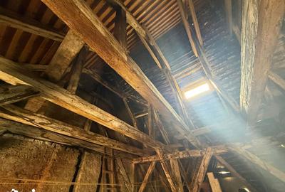 Casă cu 5 camere cu Teren 292 Mp în Tractorul