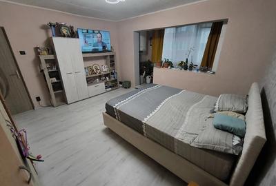 Vand apartament 3 camere decomandat - 2