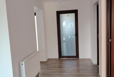 Casă cu 4 camere în Odaia Manolache - 1