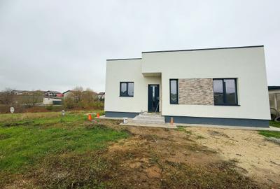 Casa moderna / 3 Camere / 2 Bai / Teren 378 mp - 1