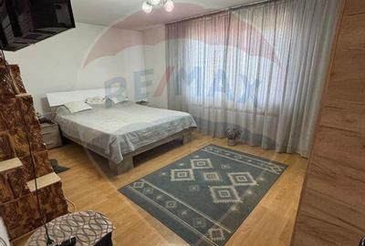 Casă cu 7 camere cu Canalizare în Central - 7