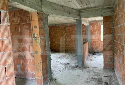 Ocazie unica ! Casa la rosu, 135 mp,pe un teren de 300 mp, S - 7