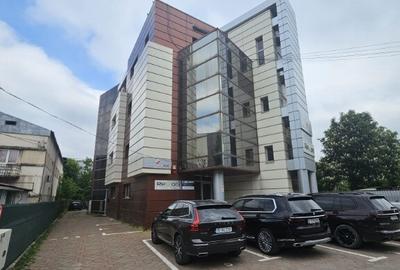 Spațiu comercial, de 440 mp, în Podu Roș