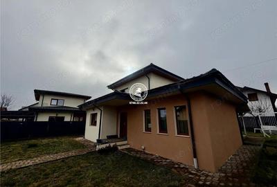 Casă cu 4 camere cu Teren 425 Mp în Miroslava