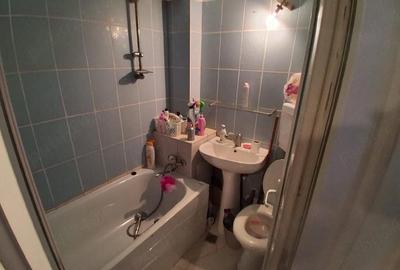 Apartament cu 3 camere semidecomandat în Trivale