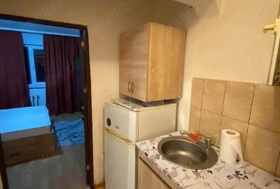 Garsonieră decomandată în CET - 4