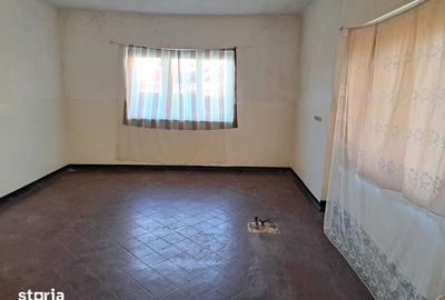 Casă cu 4 camere cu Teren 241 Mp în Bogata - 1