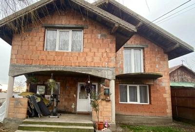 Casă cu 7 camere cu Teren 550 Mp în Dudeștii Noi