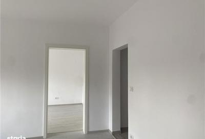 Casă cu 4 camere în Aradului