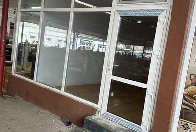 Spațiu comercial, de 30 mp, în Central - 4