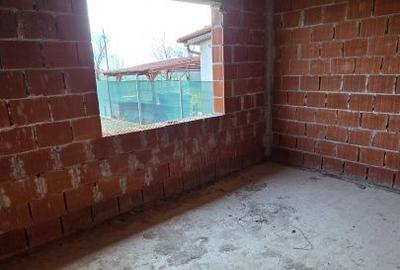 Casă cu 4 camere cu Teren 400 Mp în Central - 7