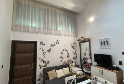 Spatiu comercial, ultracentral, Republicii, Oradea. 600 E/lună. Com 0 - 7