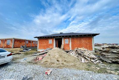 Casă cu 4 camere cu Teren 300 Mp în Cihei - 1