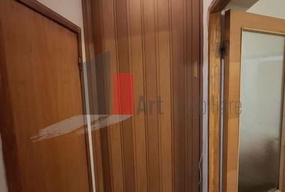 Apartament cu 3 camere semidecomandat, mobilat în Sălăjan - 12