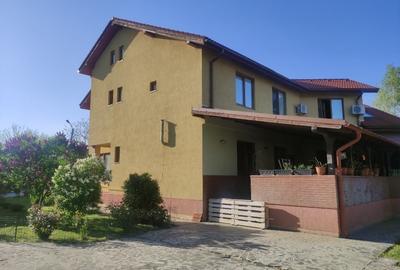 Casă individuală cu 5 camere cu Teren 3330 Mp în Central - 3