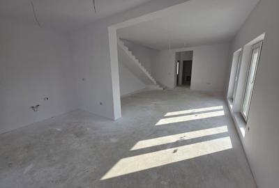 Duplex cu 4 camere cu Canalizare în Moșnița Nouă - 5