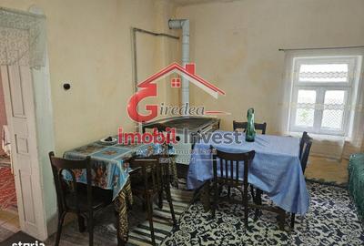 Casă cu 3 camere cu Teren 1318 Mp în Central - 2