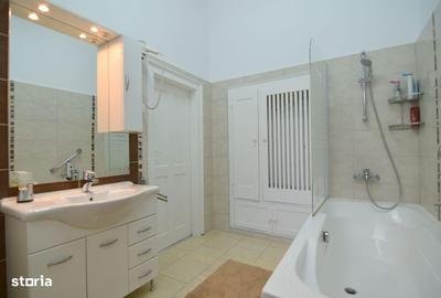 Casă cu 8 camere cu Canalizare în Girocului - 2