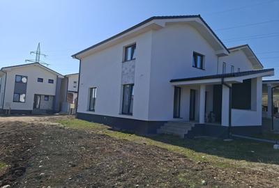 Casă cu 4 camere în Cetate - 2