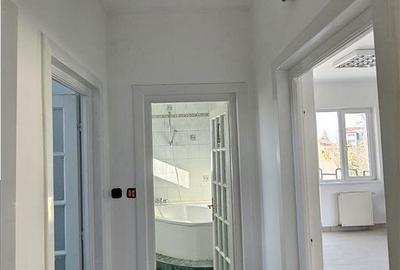 Casă cu 10 camere cu Canalizare în Zorilor - 1