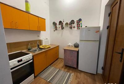 Inchiriez apartament 2 camere la casa, cu curte comuna aproape de Pia?a Sfatului, Bra?ov - 3