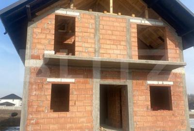 Casă cu 4 camere cu Teren 400 Mp în Ipotești - 5