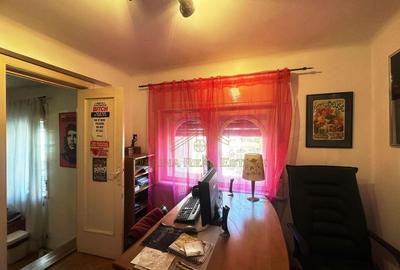 Vanzare - 3 camere  Str. Pasului - colt cu Armeneasca - 15