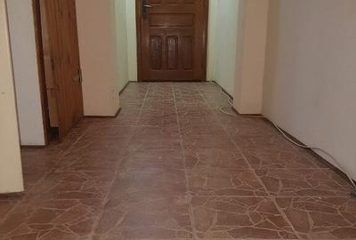 Apartament trei camere, nemobilat, etaj 2, CT, gresie, 9 Mai - 16