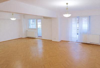 Apartament cu 3 camere decomandat în Universitate