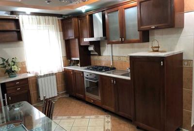 Apartament cu 4 camere decomandat în Central - 1