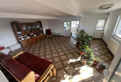 Spațiu comercial, de 110 mp, în Vulcana-Pandele - 1