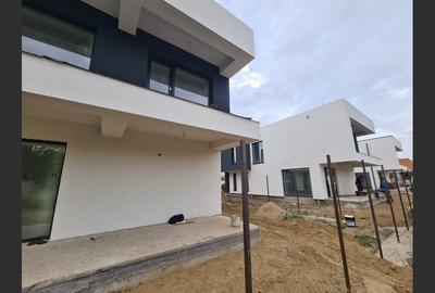 Casă cu 4 camere cu Canalizare în Central - 3