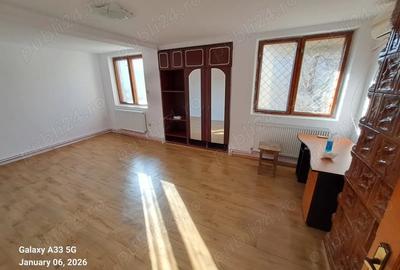 Casă cu Teren 600 Mp în Central - 1