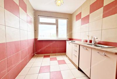 Apartament cu 3 camere semidecomandat în Micro 16 - 4