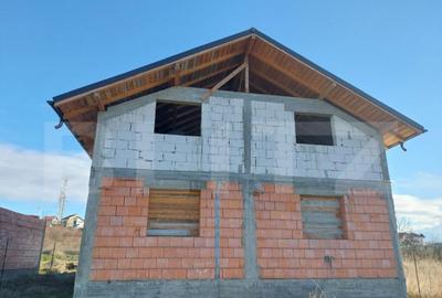 Casă cu 4 camere cu Teren 400 Mp în Central - 3