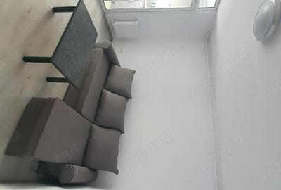 Garsonieră decomandată în Titan