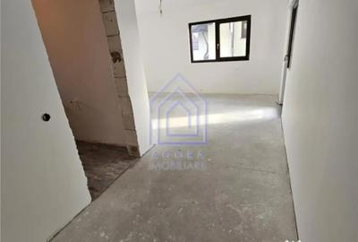 Casă cu 7 camere cu Teren 300 Mp în Central - 15