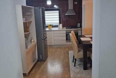 Apartament cu 3 camere decomandat în Exterior Vest
