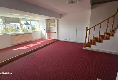 Apartament cu 5 camere în P-ța Unirii