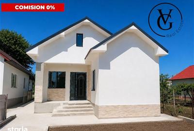 Casă cu 4 camere semidecomandat cu Teren 220 Mp în Central