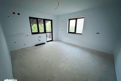 Casă cu 5 camere cu Teren 4000 Mp în Ipotești - 6