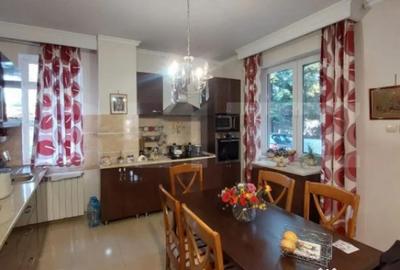 Casă cu 7 camere cu Teren 3800 Mp în Albert