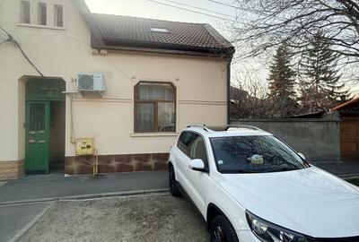 Apartament cu 4 camere decomandat în Bârzești - 1