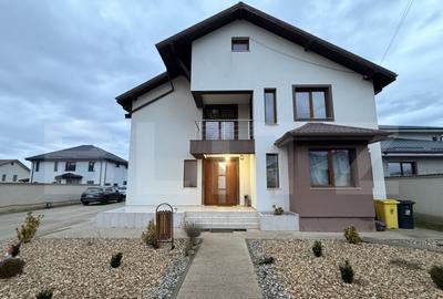 Casă cu 5 camere cu Teren 1025 Mp în Central