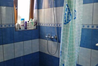 Casă cu 4 camere în Km 4 - 10