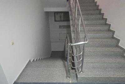 Spațiu comercial, de 750 mp, în Central - 3