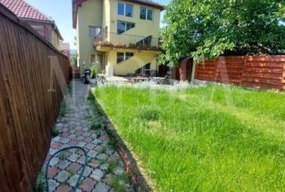 Casă cu 12 camere în Între Lacuri